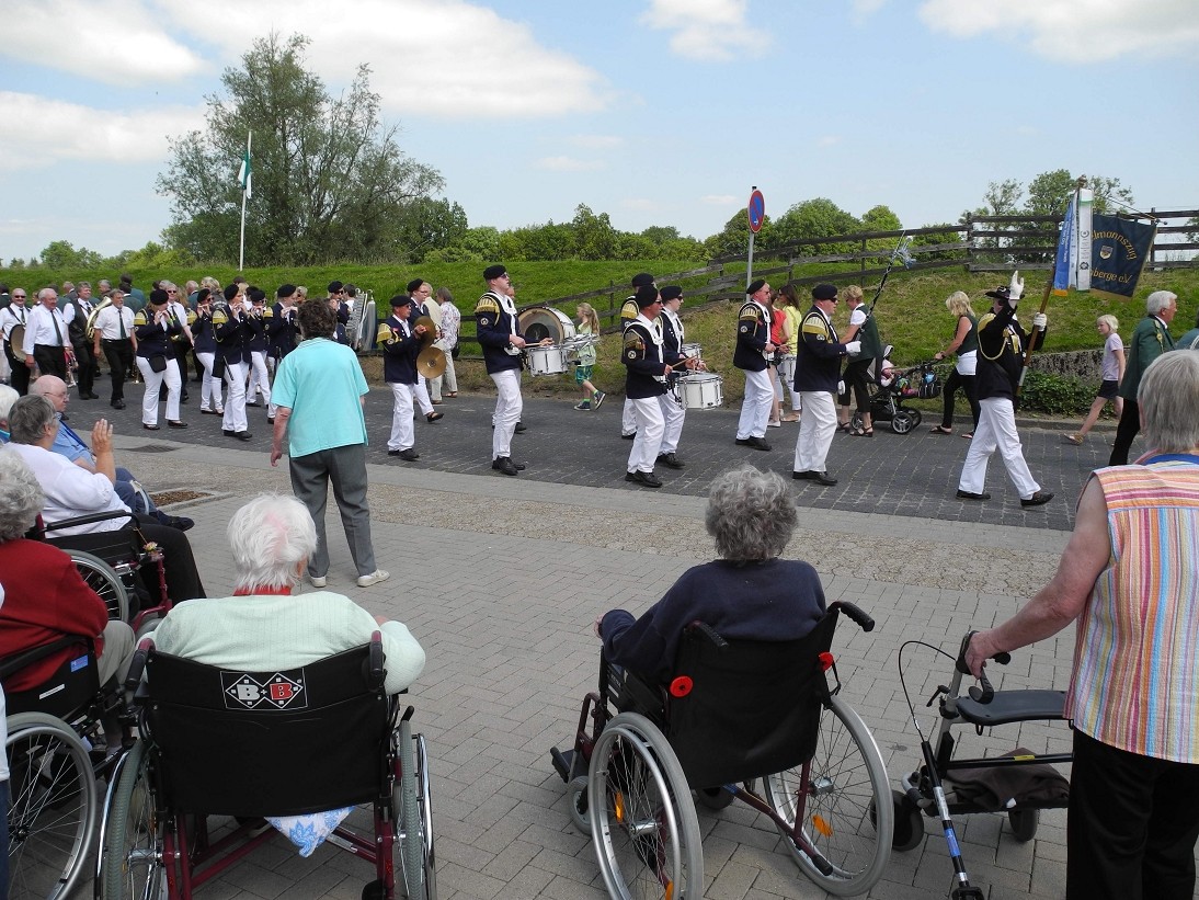 und dann geht es durch den Ort zurück ....