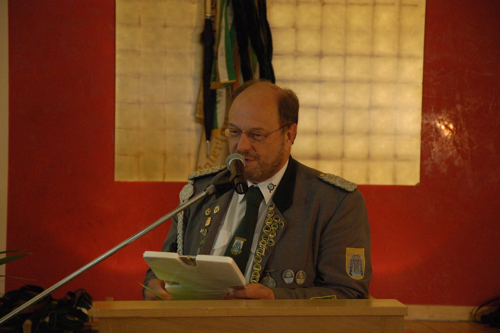 Grußworte des Schützenvereins Osten spricht Präsident Wilfried Röndigs (Foto: J. Bauer)