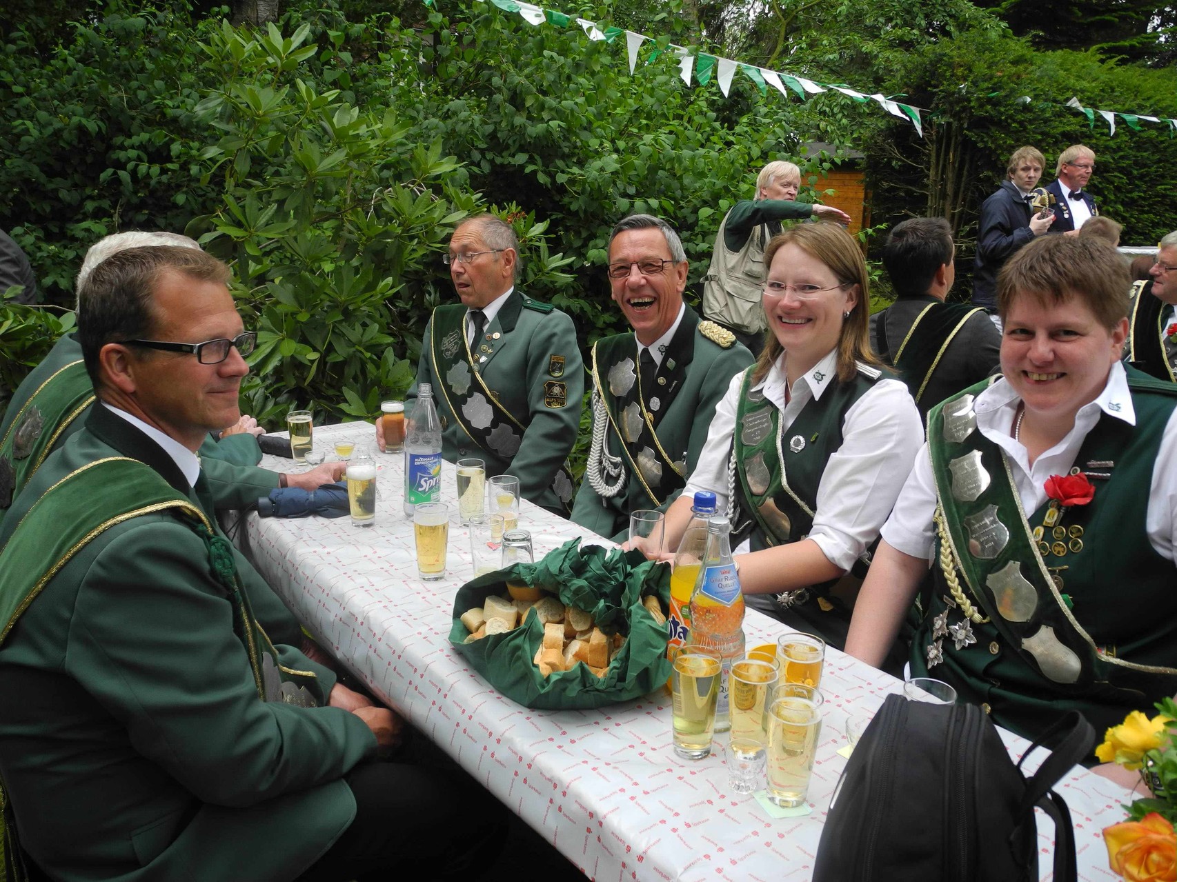 Bannerträger aus Hechthausen im Garten beim Königsbier  