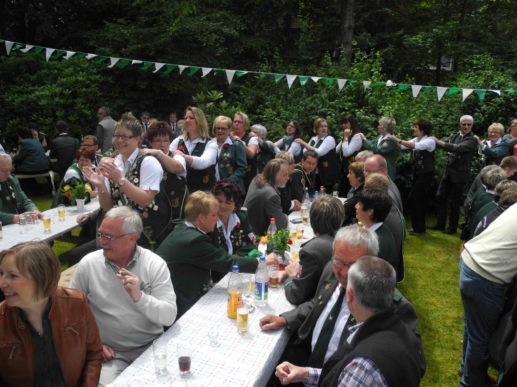 Die Polonaise wird von der Königin angeführt
