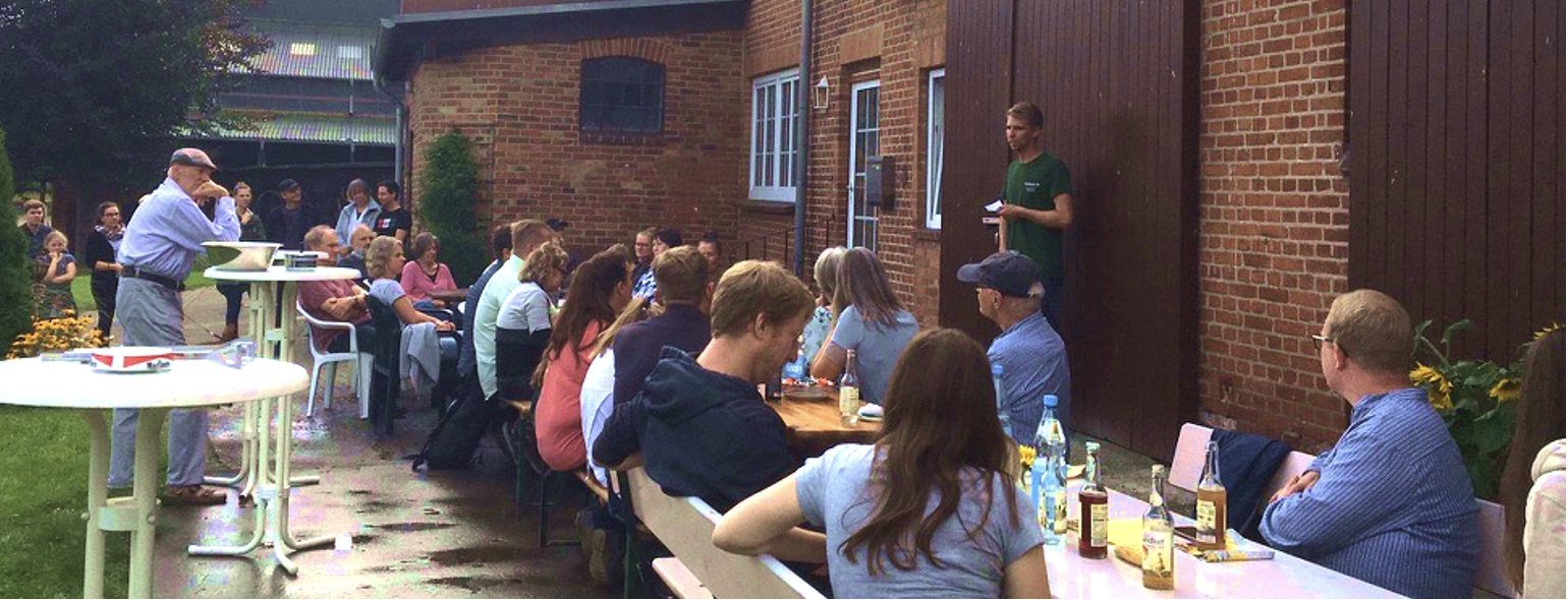 Hier gehts nicht nur ums Gemüse, sonder auch um den sozialen Austausch untereinander, wie hier bei unserem Erntedankfest.