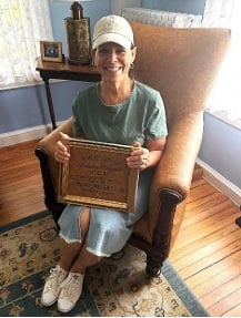 Upholsterer, Christine  O’Connell in chair / 椅子に座った張替え職人のクリスティン・オコネル