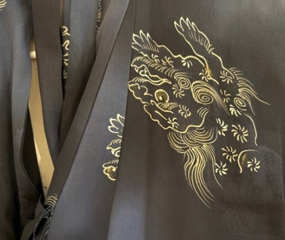 Detail of Ambassador MacArthur’s kimono / マッカーサー大使の着物の近影