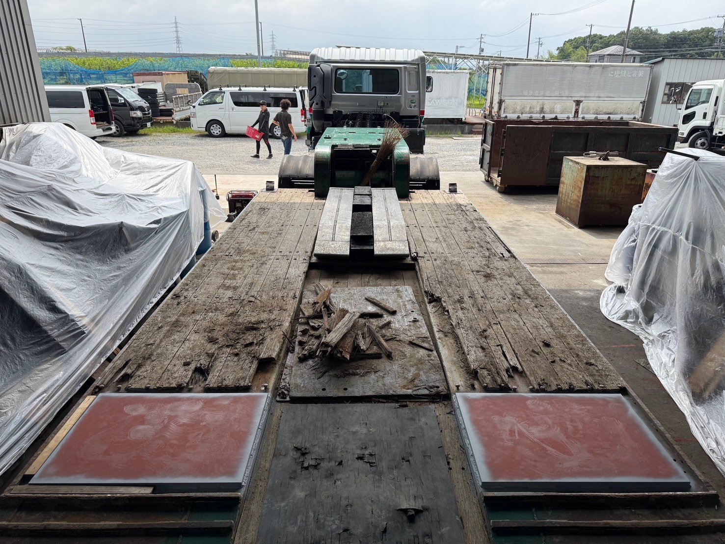 低床トレーラー施工前