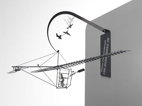 スタンドの裏側のマグネットを利用して冷蔵庫などに貼り付けることができます