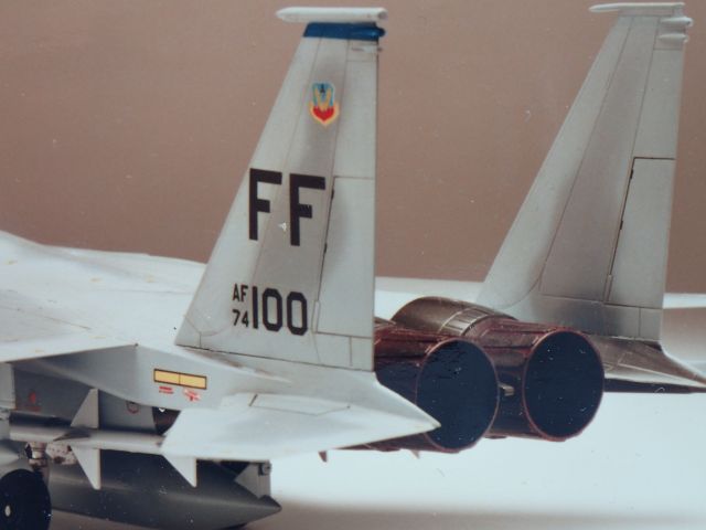 タミヤ 1/48 F-15。撮影前日、一晩で仕上げました。機体の反対側は塗装もマーキングも省略。