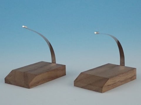 2 stands included in 1 kit