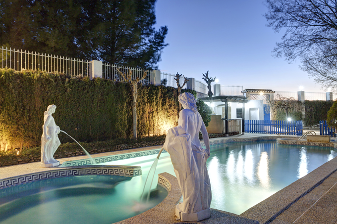 Click on the picture in order to start the slide show