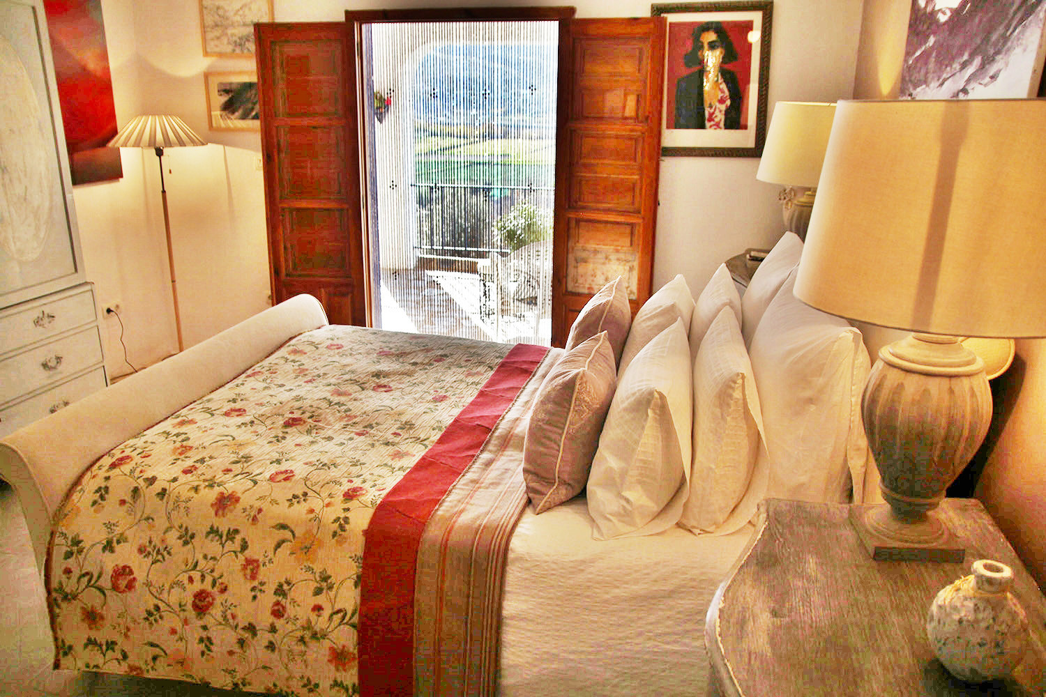 The bedroom with a view to the terrace