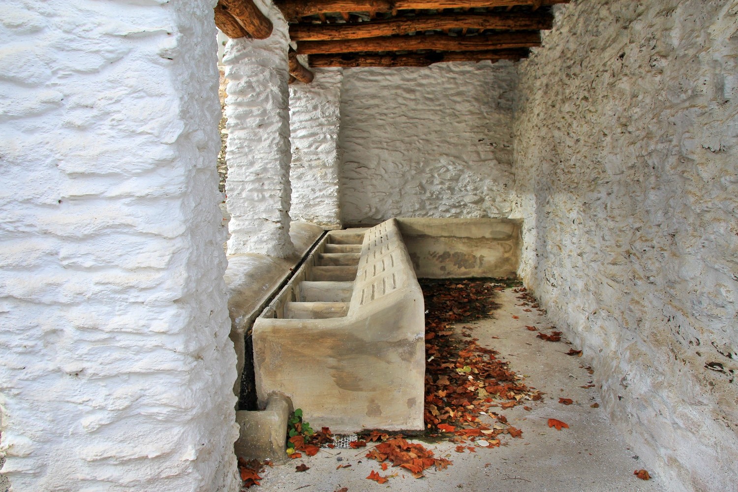 The Washing Sinks in Pítres