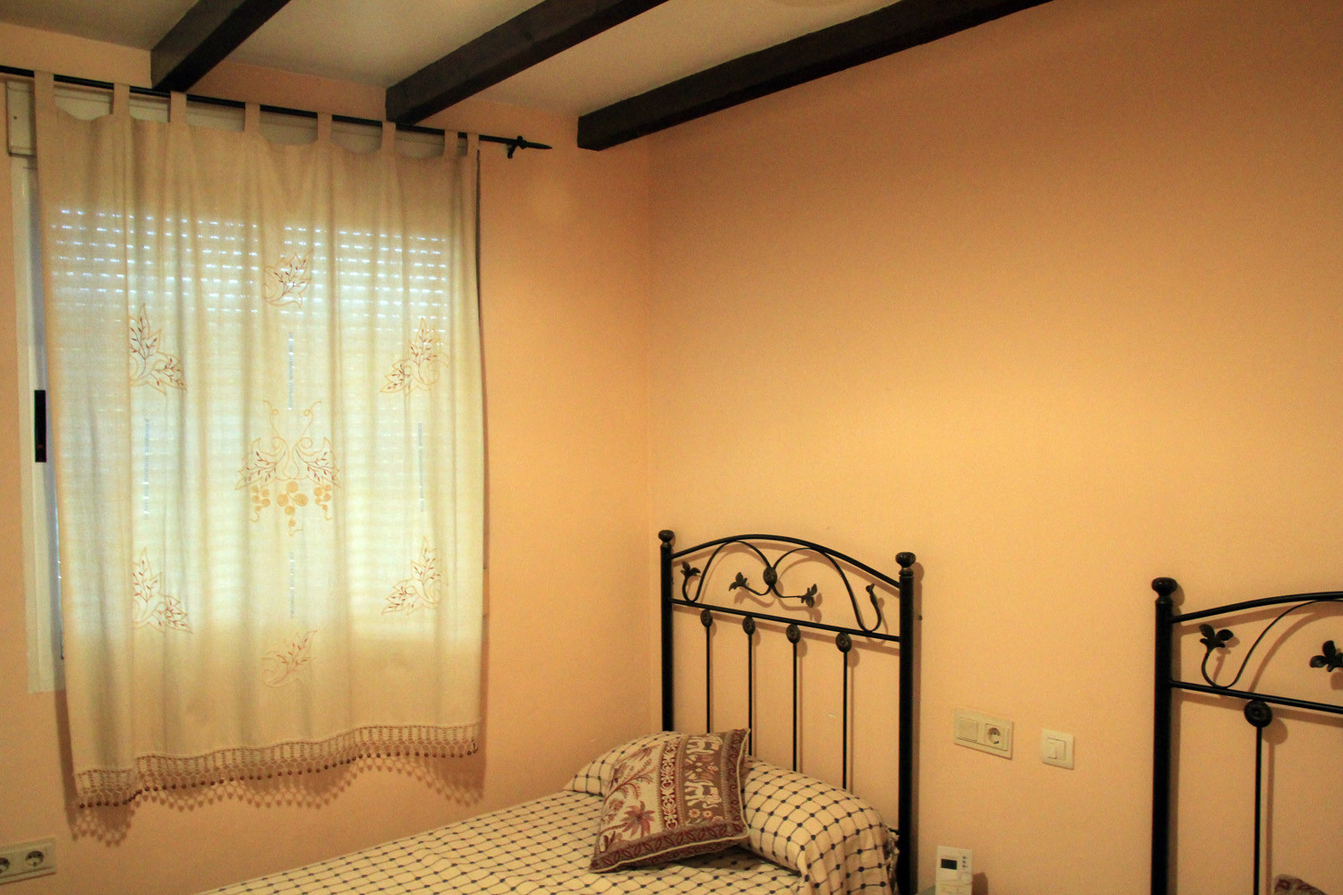 Bedroom 2 (1st floor)