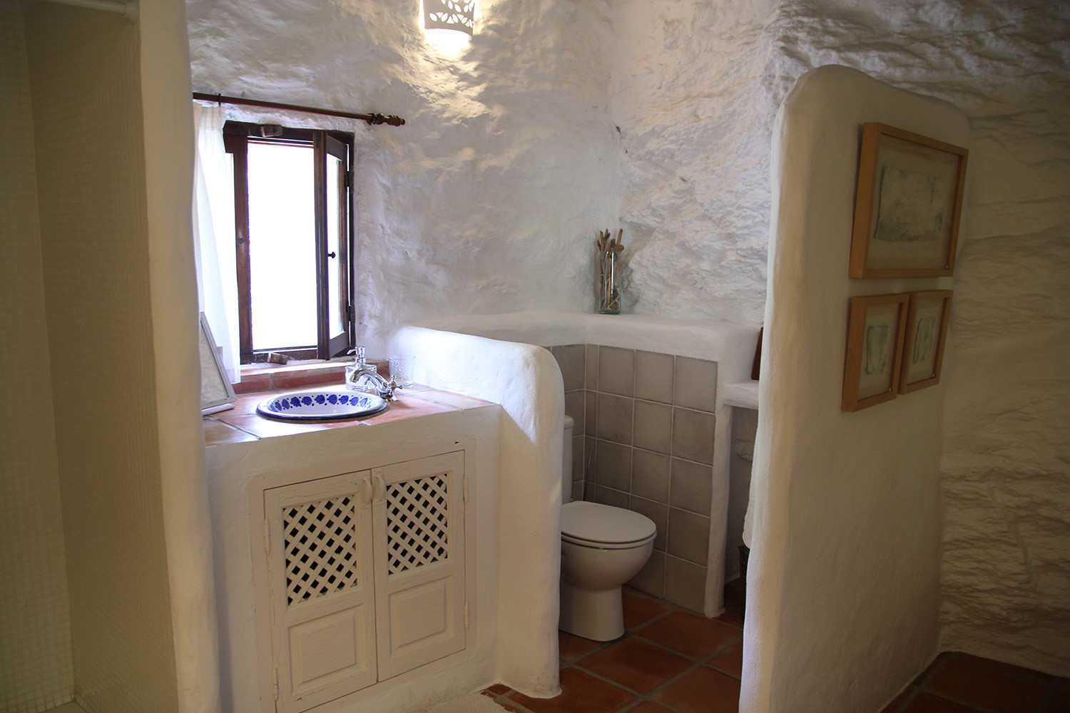 The open bathroom in the bedroom