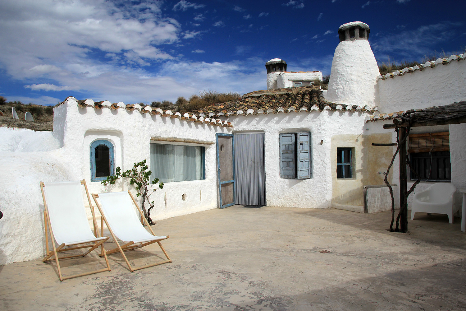 Front view of the cavehouse