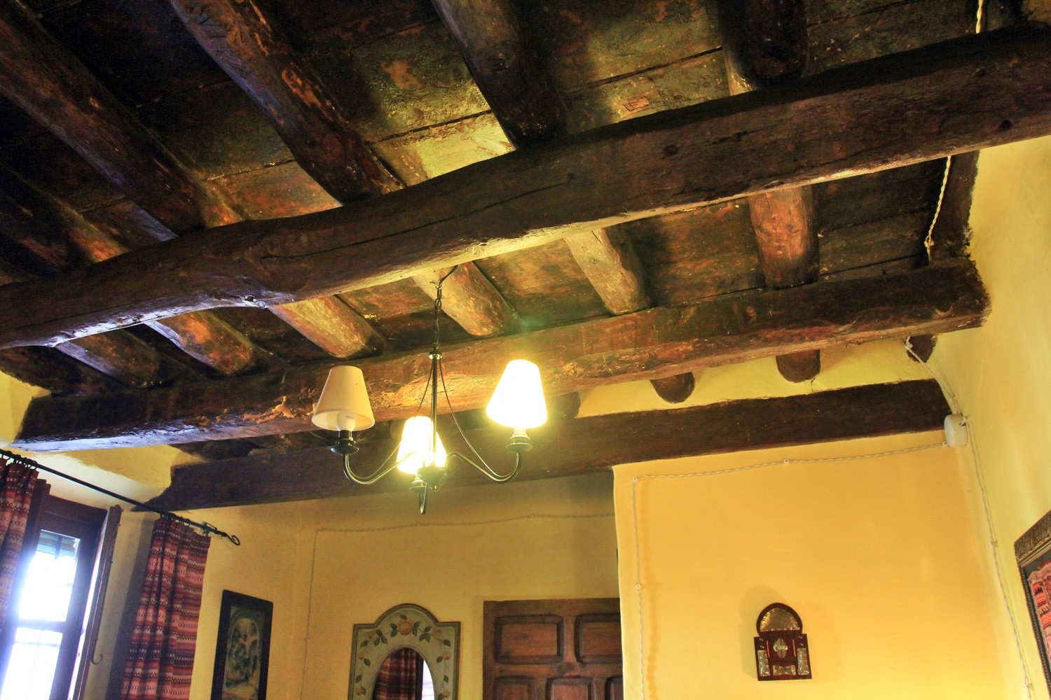 Bedroom 1, detail of the ceiling