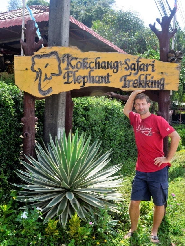 freaky finance, freaky travel, Schild, Kokchang Safari Elephant Trekking, Elefantenreiten, Phuket