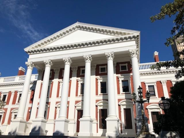 freaky travel präsentiert: Die Top 5 Tipp für deinen unvergesslichen Urlaub in Kapstadt in Südafrika. Bestaune und genieße die atemberaubende Natur Afrikas