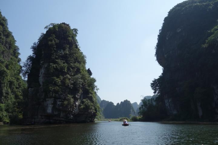 Bootsfahrten durch die irre Felsenlandschaften
