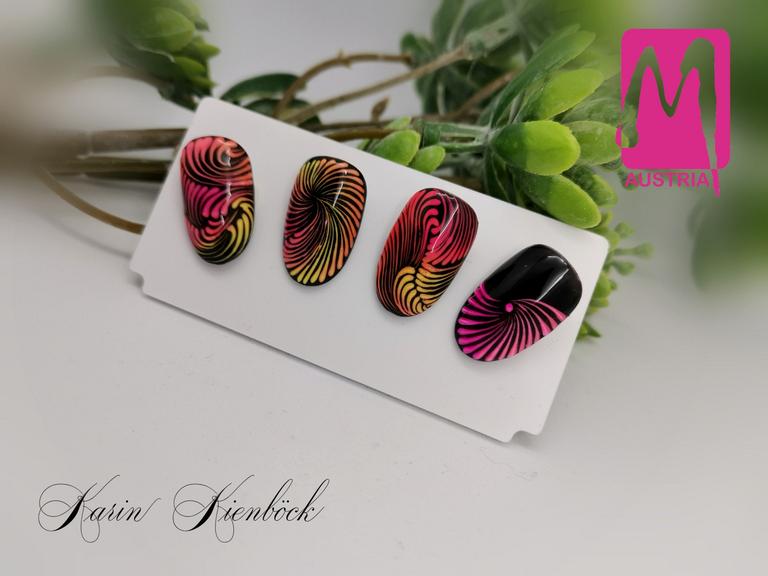 Nailart, erstellt von Karin Kienböck, mit Produkten von www.moyra.at