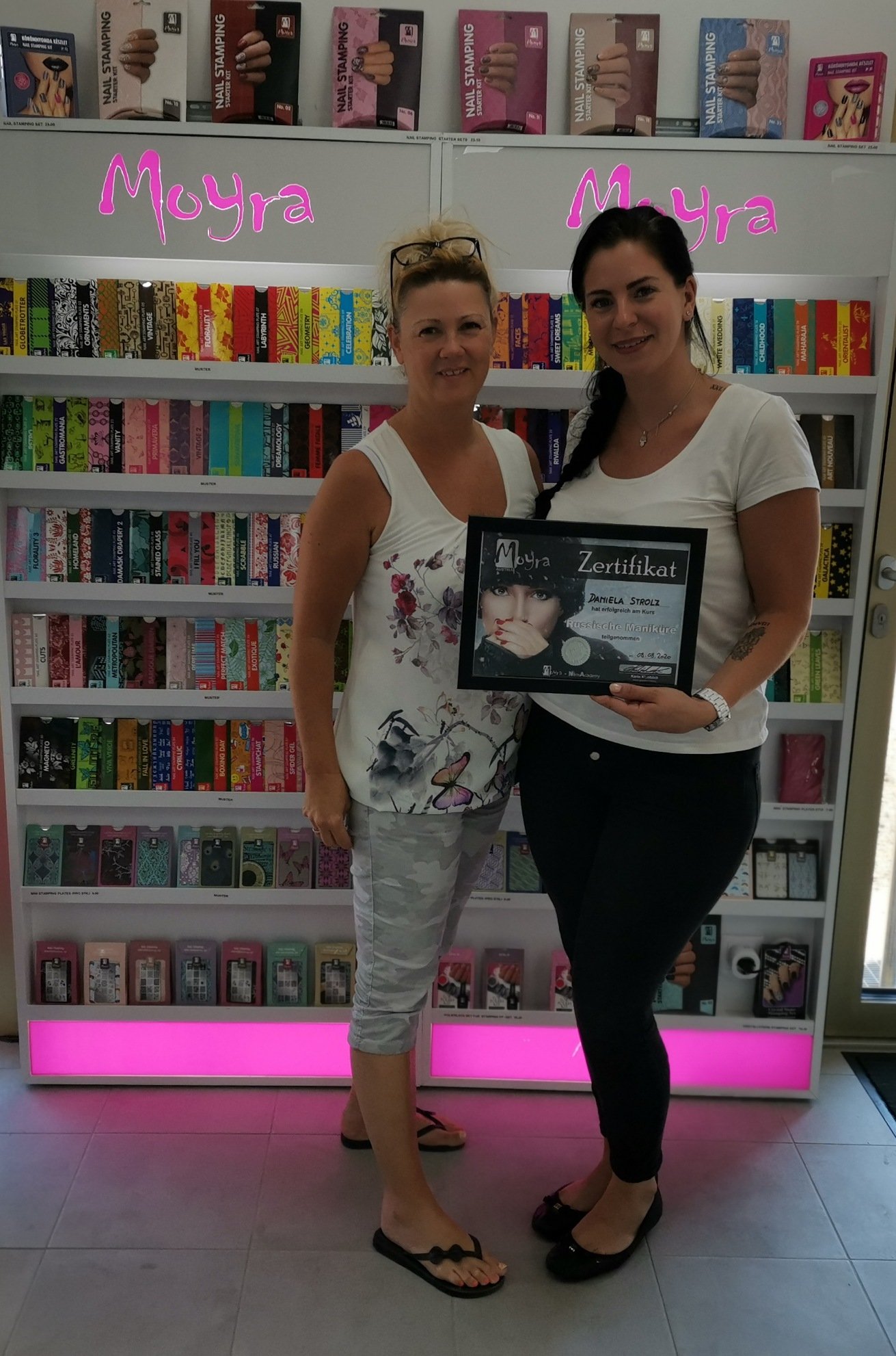 Maniküre Russische Maniküre Schulung in der NailsAcademy in Wien 21