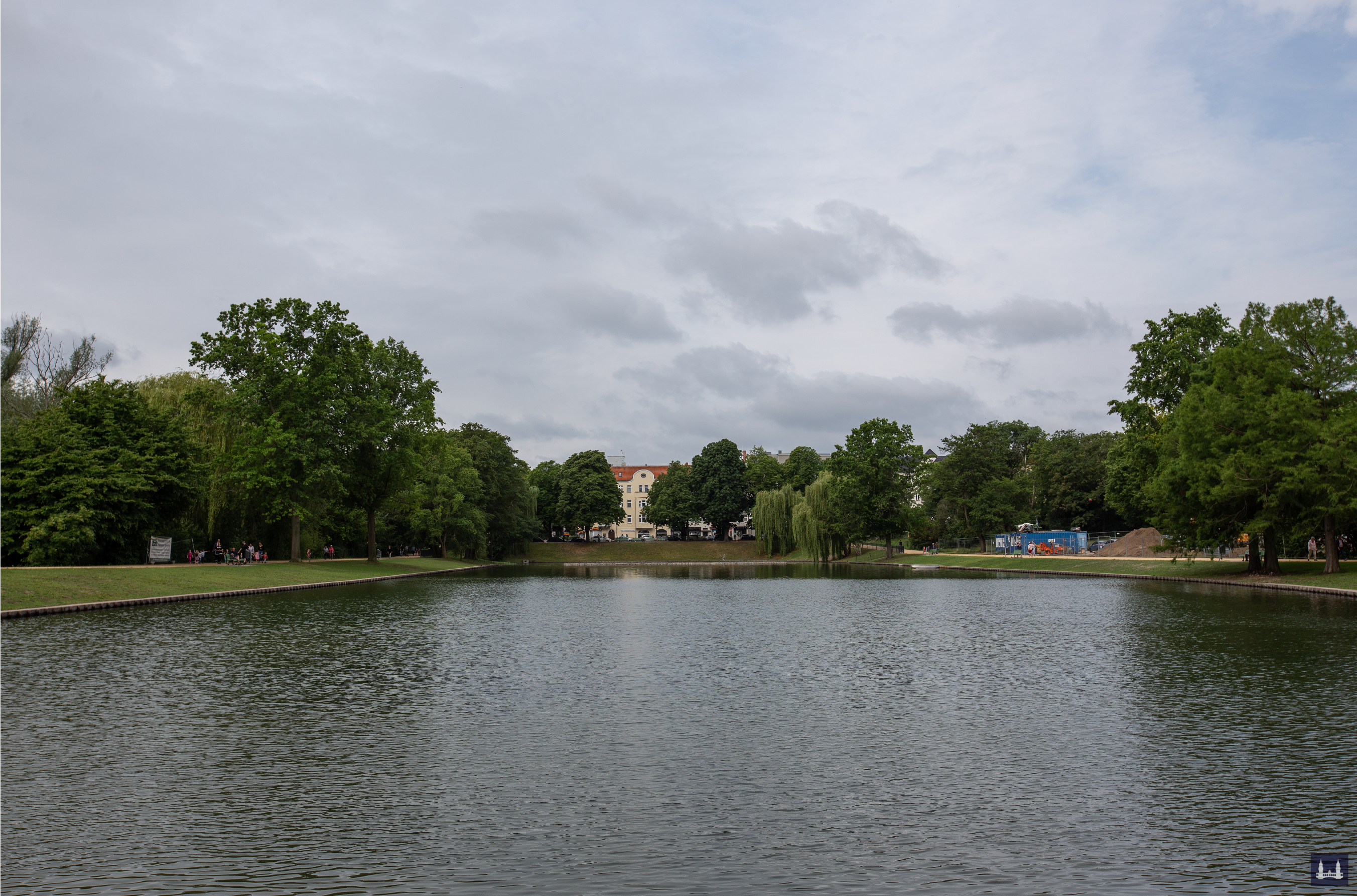 Ehemaliges Restaurant Wilhelm Freiberg Berlin - Mariendorf. Blick auf den Blümelteich in Richtung Mariendorfer Damm.