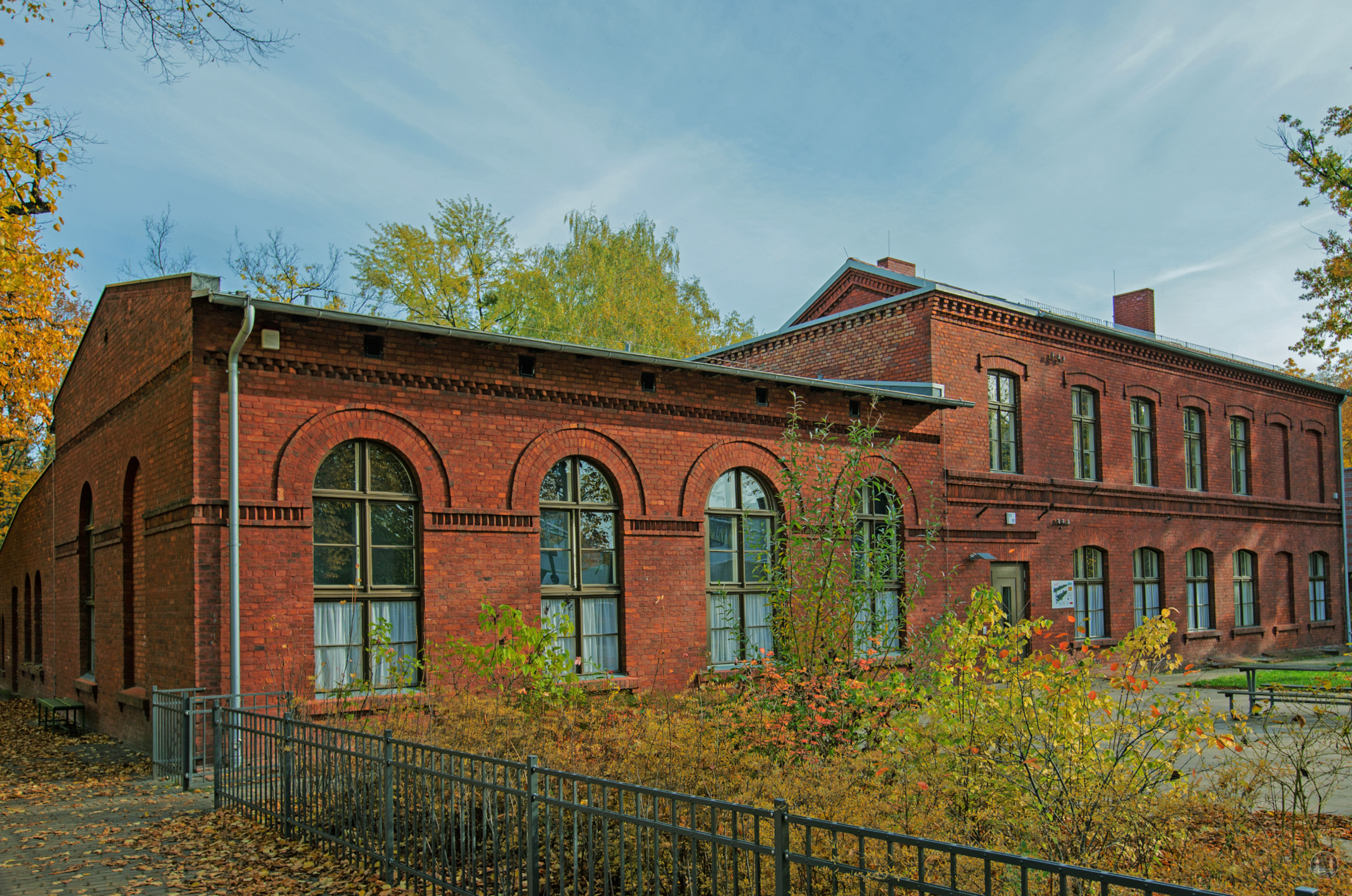 Ehemaliges Restaurant Wilhelm Freiberg Berlin - Mariendorf. Fassade zum Mariendorfer Damm.