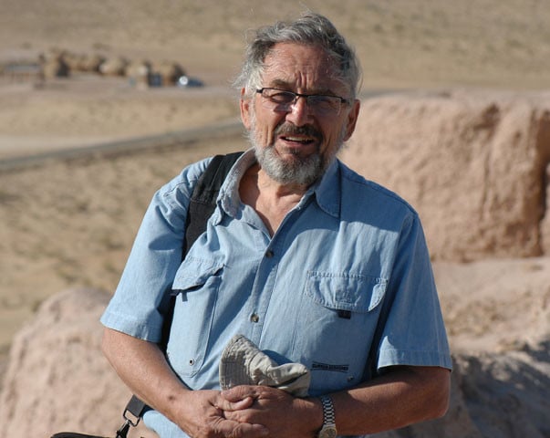 Max Schvoerer sur le site archéologique de Ayaz Qala (VIIème s ap J.C.) (photo : A.Billard, 2008)