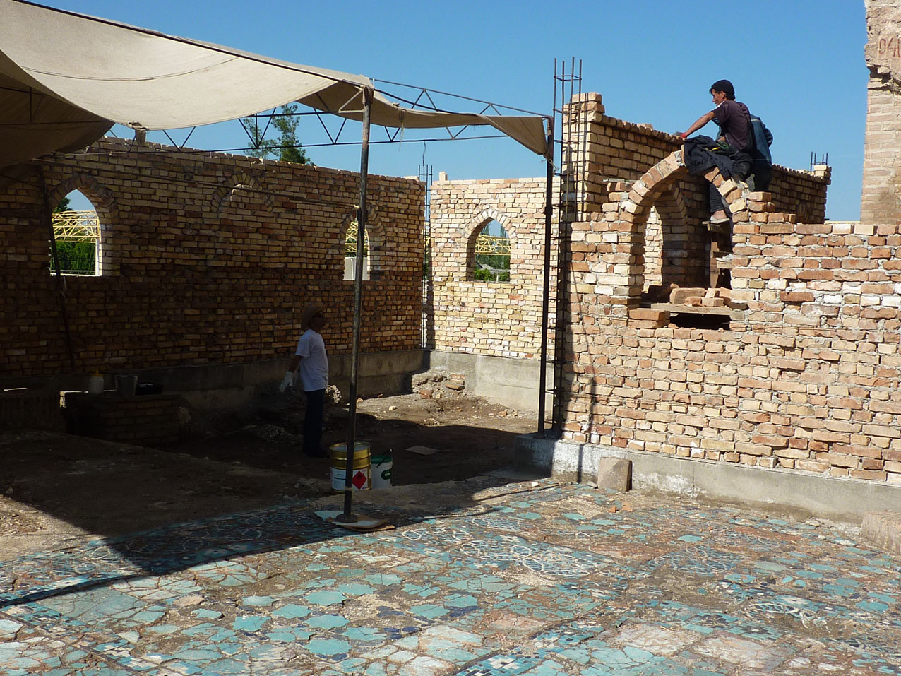 Montage des murs en parallèle de la dépose (Socra, 2012)