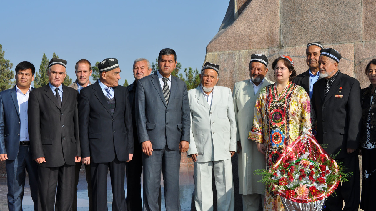 Participation aux cérémonies de la journée de la ville de Shahrisabz (B. Postel-Vinay, C.Ollagnier, délégation de la ville de Shahrisabz et de la région du kashkadarya) (Socra, 2012)