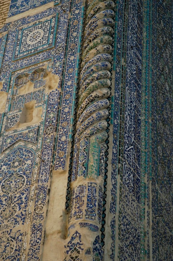 Décoration des flancs de l'iwan ouest (Shahrisabz, Fin XIII-début XIVème s ap J.C.) (photo : C.Ollagnier, 2008)