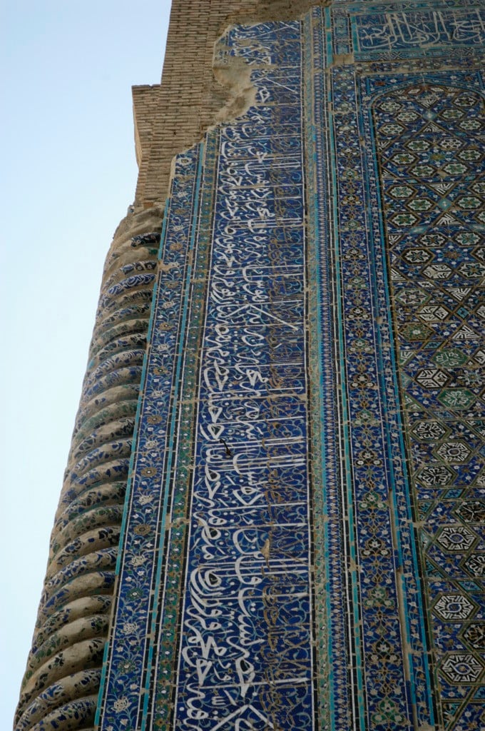 Décoration des flancs de l'iwan ouest (Shahrisabz, Fin XIII-début XIVème s ap J.C.) (photo : C.Ollagnier, 2008)