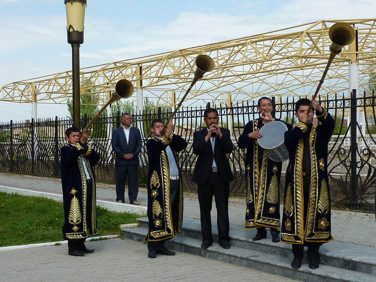 Musique traditionnelle pour accompagner l'inauguration du chantier (Socra, 2012)
