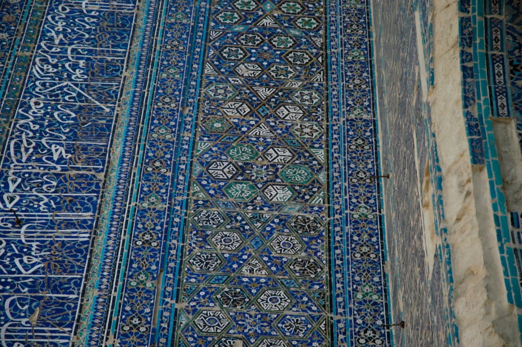 Décoration des flancs de l'iwan ouest (Shahrisabz, Fin XIII-début XIVème s ap J.C.) (photo : M.Schvoerer, 2008)