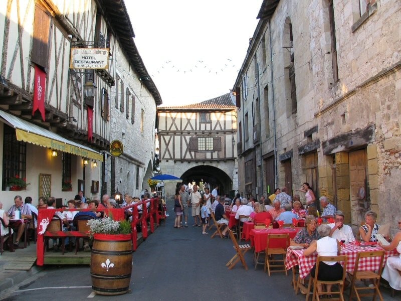 Eten in de straten van Sainte Foy la Grande