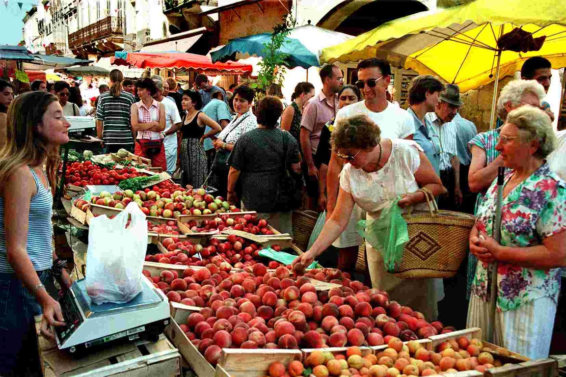 Een selectie van lokale producten op de markt stalletjes Dordogne
