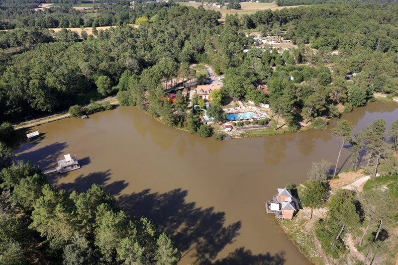 camping avec etang de pêche privé