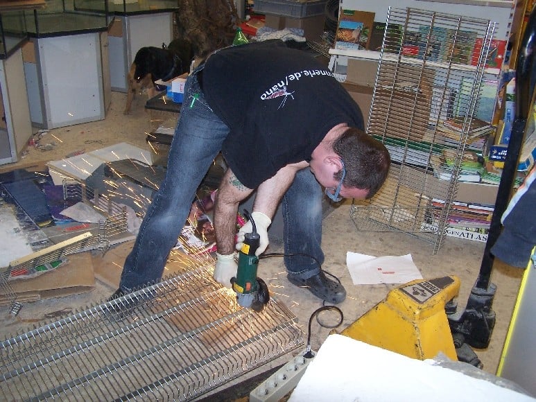 Dekokörbe werden zugeschnitten