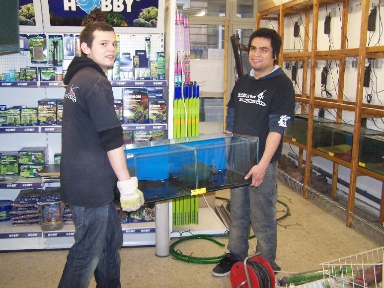 Die ersten Becken werden eingepasst