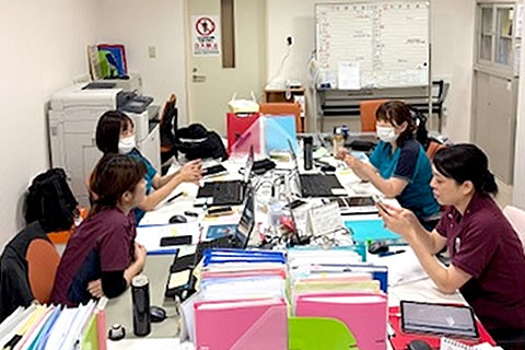 朝の申し送り風景