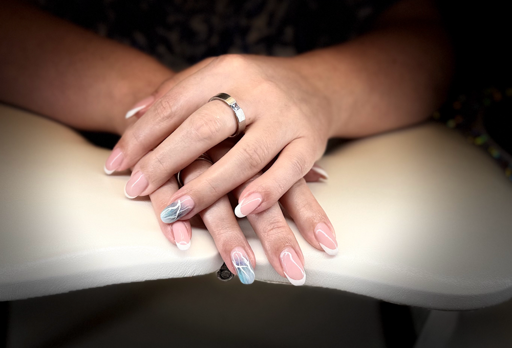 French mit Verzierung in Meerfarben 