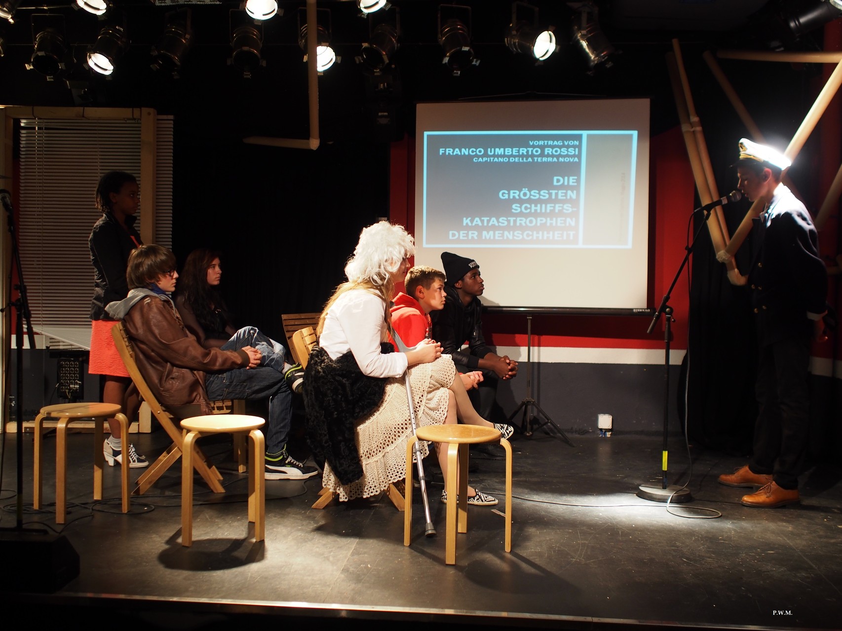 Abends in der Vortragsrunde   "Mit Captain Rossi auf hoher See" (2014)