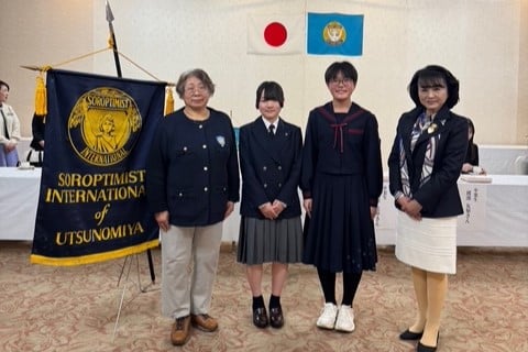 奨学生認証書授与式及び卒業を祝う会