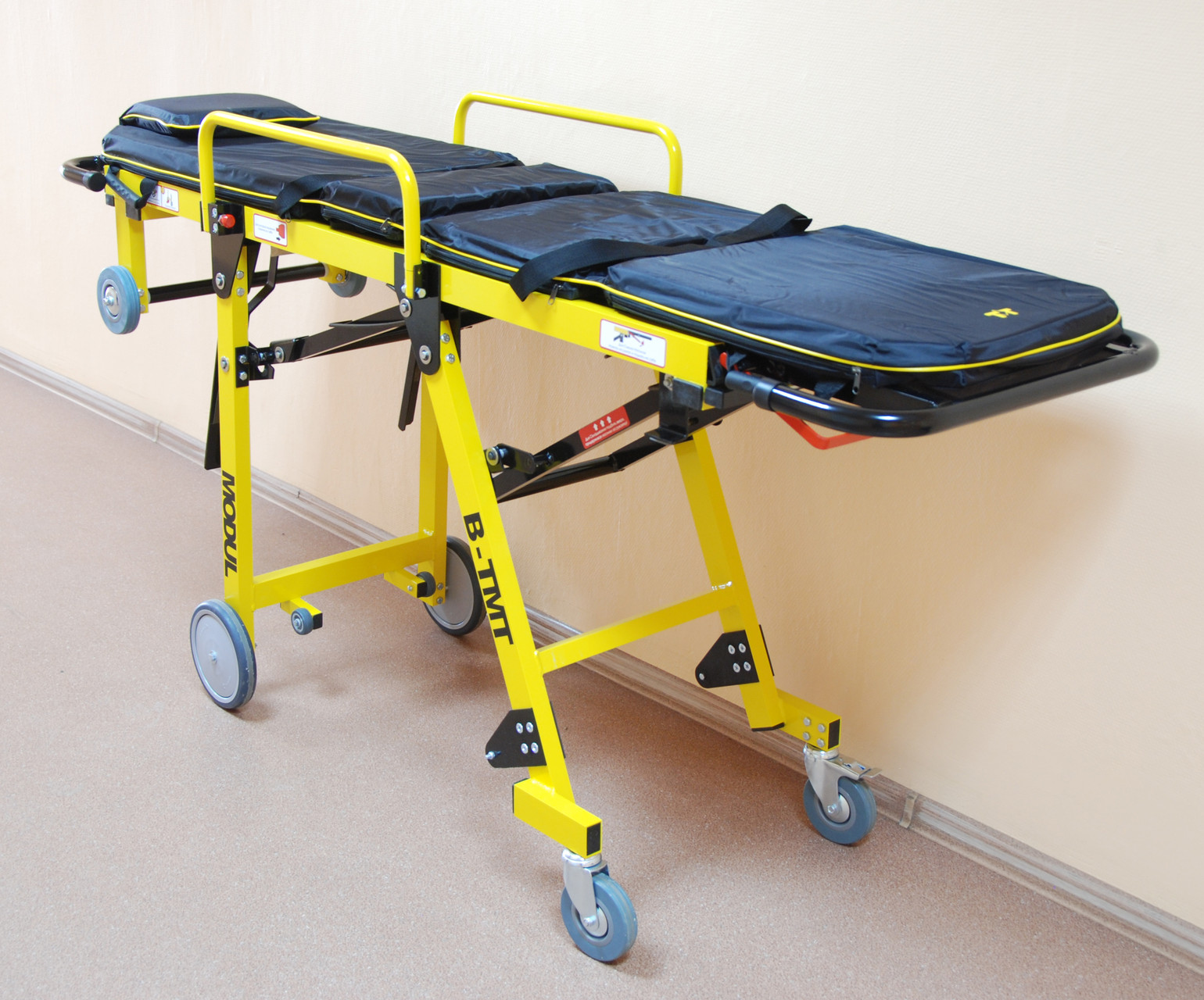 Каталка В-ТМТ в сочетании с носилками Д-ТМТ и мяг. носилками Г-ТМТ