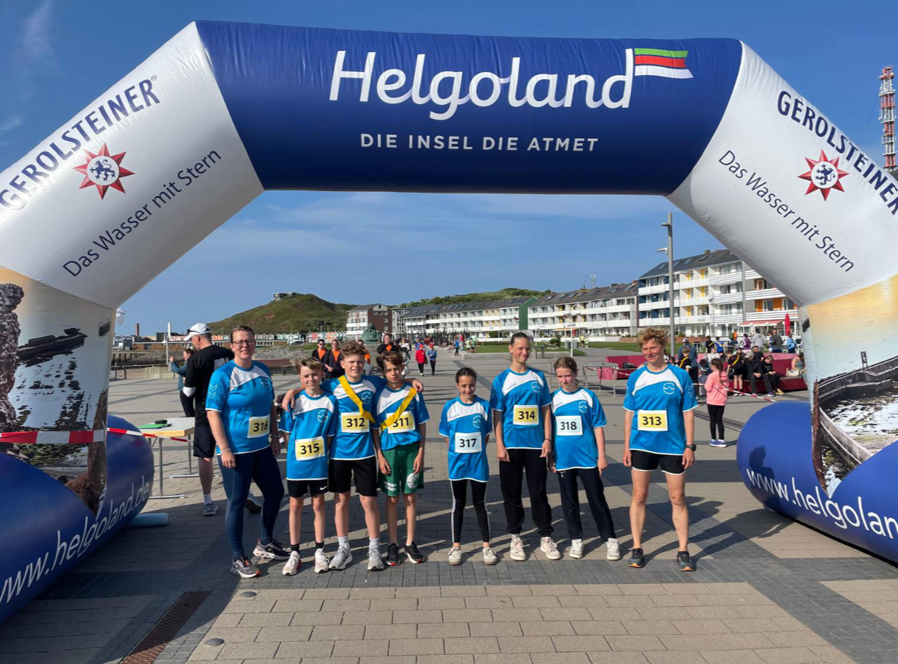 Helgoland-Marathon: Unser Schulteam lief am 14.06. auf der Insel die 5,3 km-Runde – fair, stark, mit Platz 20 von 51!