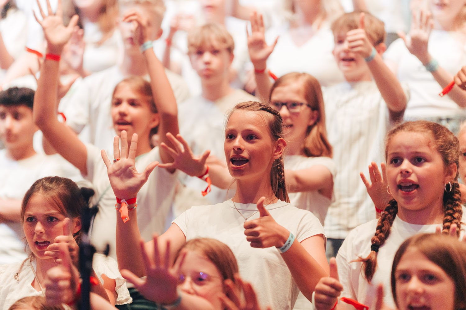 6.000 Stimmen – wir mittendrin! Unser Juniorchor erlebte beim 6k United-Konzert in der Barclays Arena Hamburg ein unvergessliches Highlight: Mitsingen mit Tausenden Kids, Popsongs & Balladen, Live-Band & Lichtermeer. Danke an den SEB fürs Möglichmachen