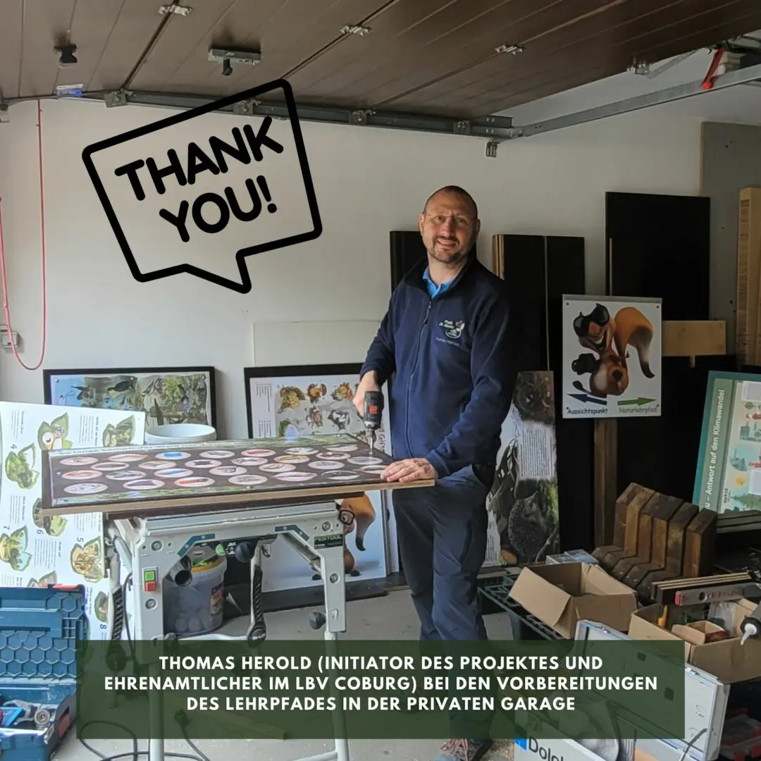 Thomas Herold, Initiator des Naturlehrpfads und Ehrenamtlicher beim LBV Coburg bei den Vorarbeiten in seiner Garage