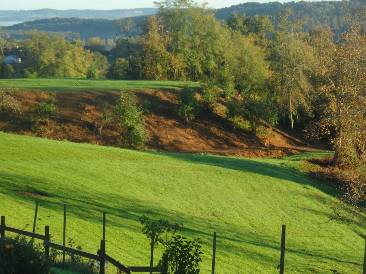 vestige du chateau médiéval d'Esguarrabaque devant le gîte