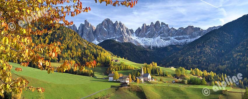 St.Magdalena im Villnößtal gegen die Geislergruppe, Südtirol