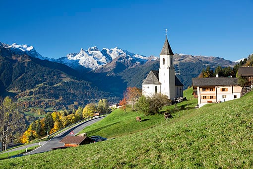 Innerberg am Batholomähberg im Montefon gegen die Drusentürme im Rätikon