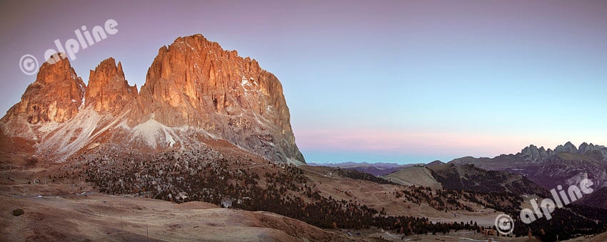 Grohmannspitze, Fünffingerspitze und Langkofel Richtung Geisler Gruppe (vom Sellajoch) Italien, Südtirol
