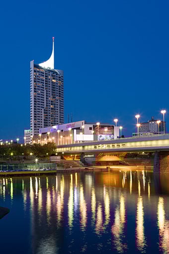 Donaucity mit Reichsbrücke in Wien